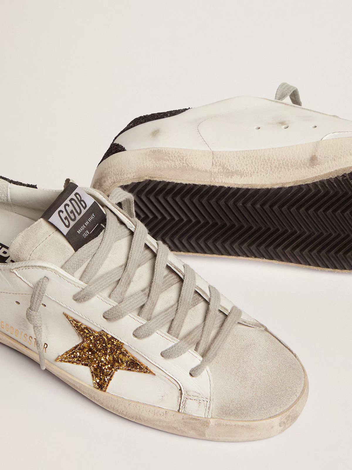 Super-Star LTD femme avec étoile dorée et contrefort à paillettes noires