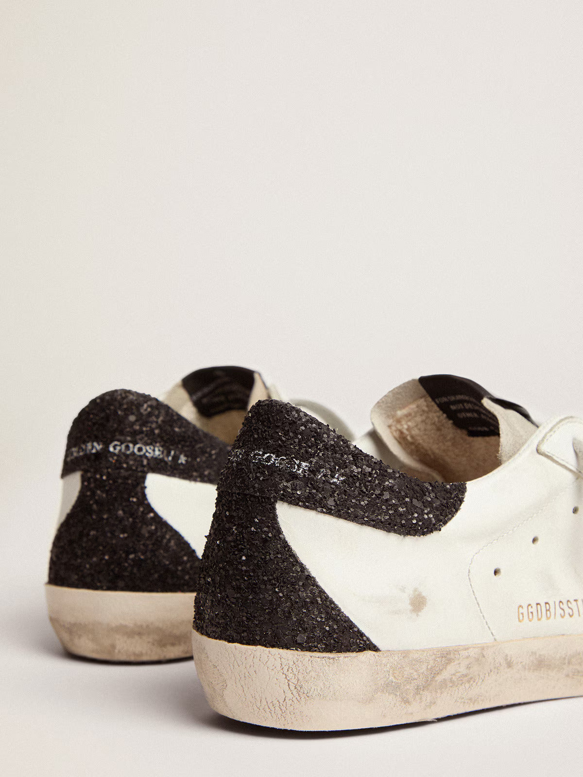 Super-Star LTD femme avec étoile dorée et contrefort à paillettes noires